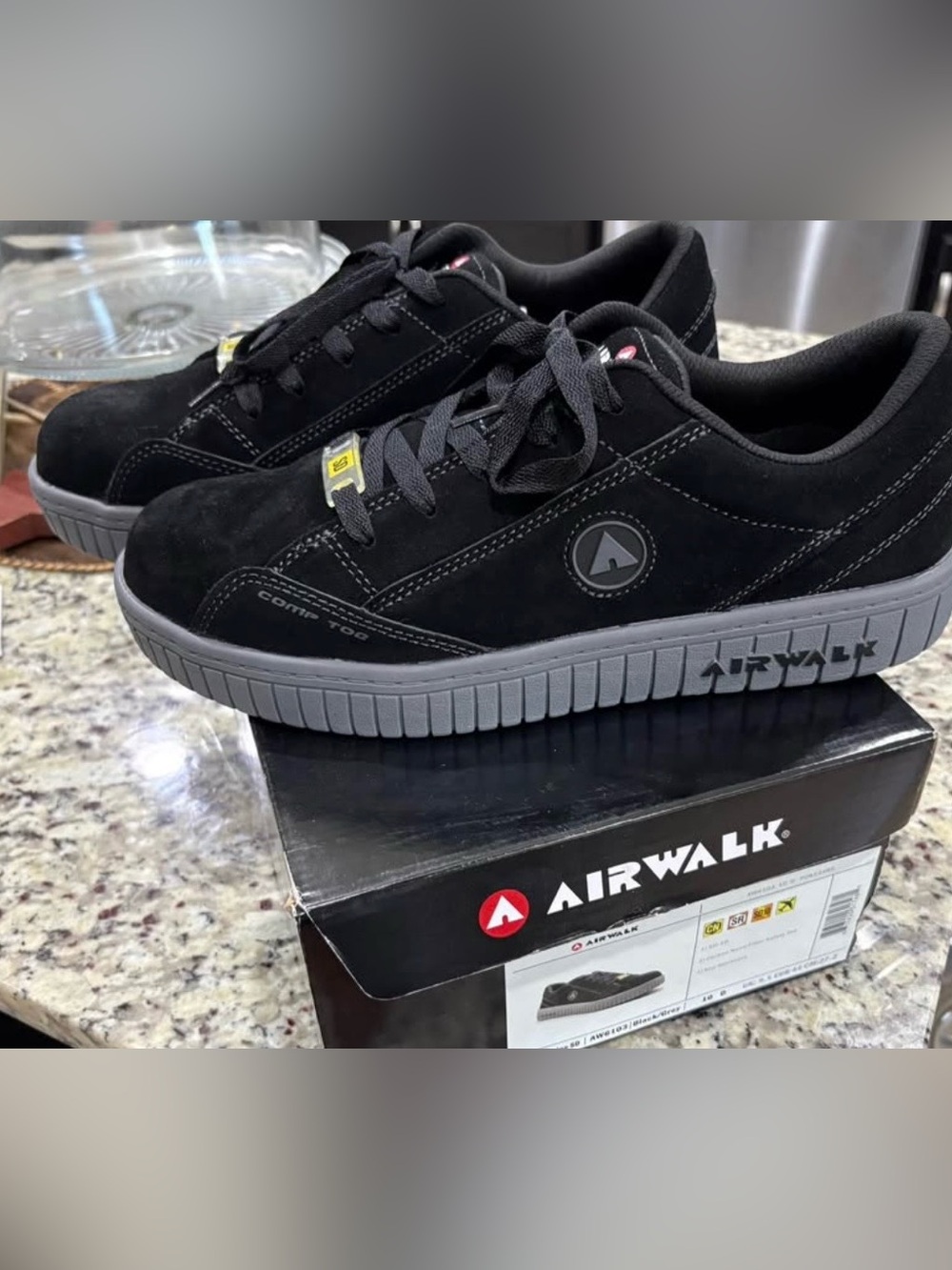 Airwalk Men's Black and Gray Low-Top Skate Sneakers